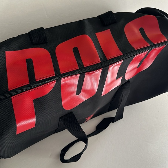 POLO RALPH LAUREN || The Polo Red Duffle Bag. - Picture 2 of 8